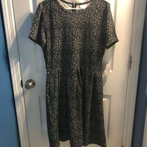 BOGO/50 NWT LuLaRoe Floral Amelia w/pockets!!